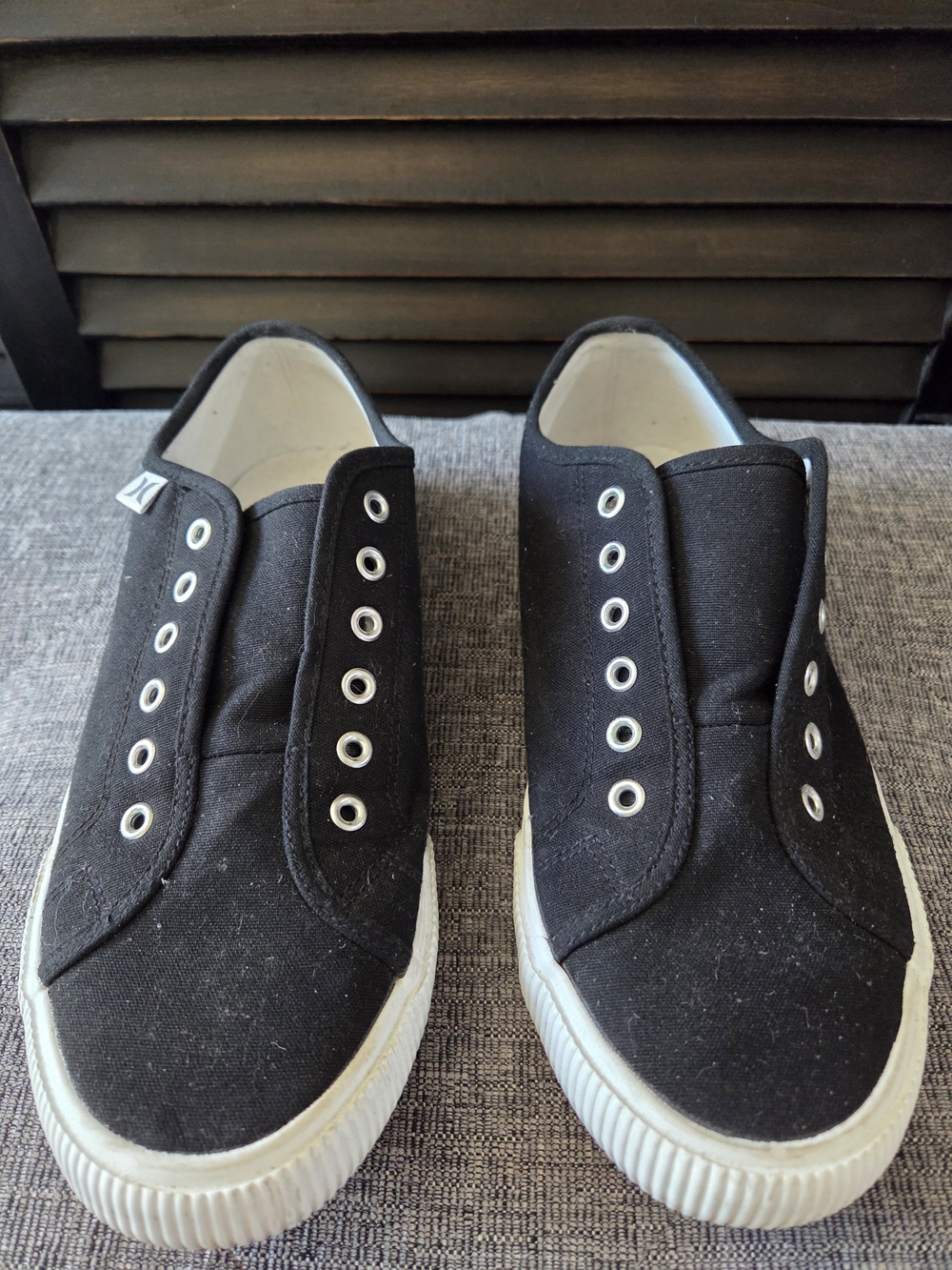 HURLEY Chloe Womens Black Canvas Slip-On Sneakers Size 7.5 - Picture 4 of 9